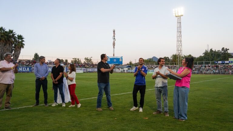 Santa Cruz inaugura nueva iluminación en el Estadio Municipal y proyecta mejoras en otros sectores